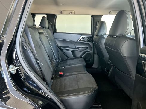 Used 2024 Mitsubishi Outlander SE image 35