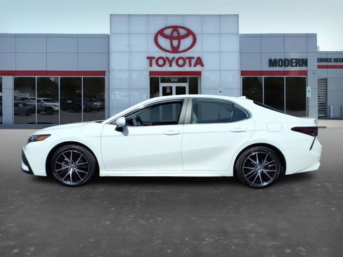 Certified 2023 Toyota Camry SE image 3