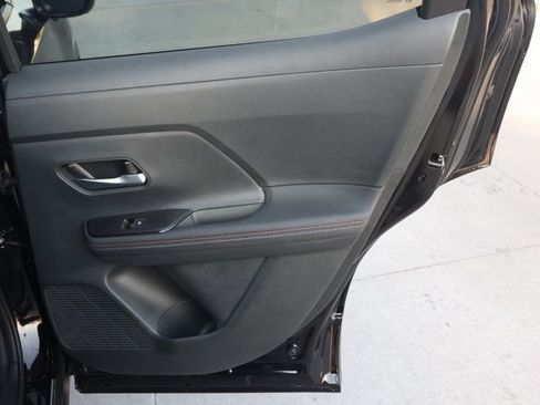 New 2025 Nissan Kicks SR image 19