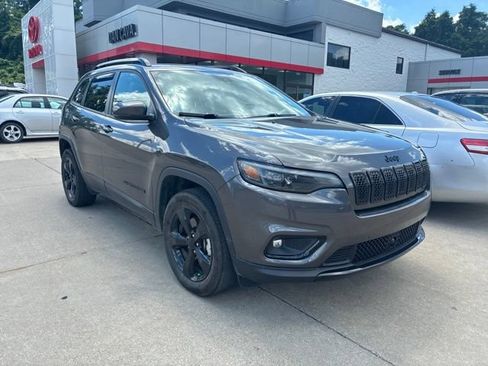 Used 2021 Jeep Cherokee Latitude Plus AWD/4WD image 2