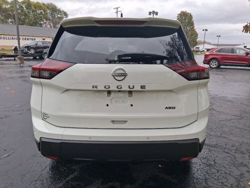 Used 2024 Nissan Rogue S image 3