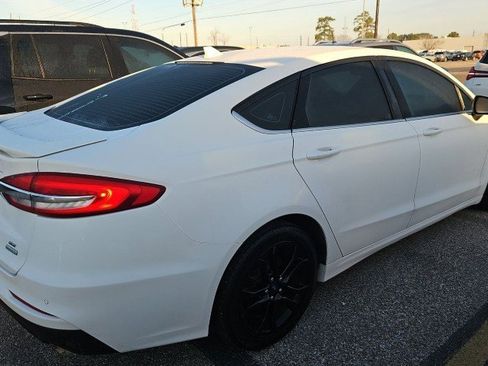 Used 2020 Ford Fusion SE w/ Equipment Group 151A image 2