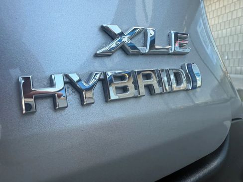 Used 2024 Toyota Sienna XLE image 26