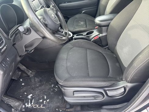 Used 2017 Kia Soul + image 14