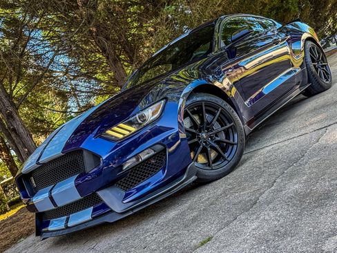Used 2018 Ford Mustang Shelby GT350 RWD image 3