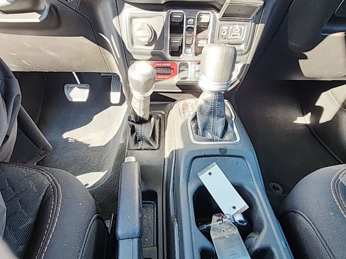 Certified 2024 Jeep Gladiator Mojave w/ Technology Group image 35