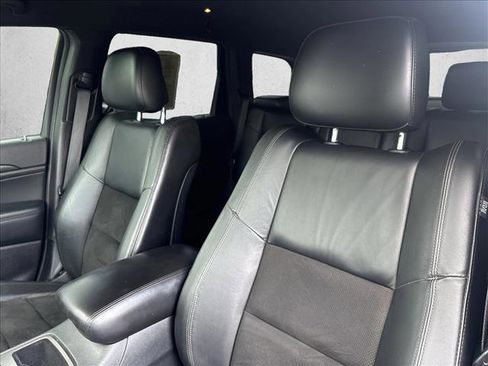 Used 2020 Jeep Grand Cherokee Altitude RWD image 16