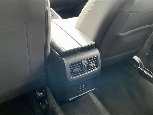 Used 2023 Nissan Rogue SV FWD image 13