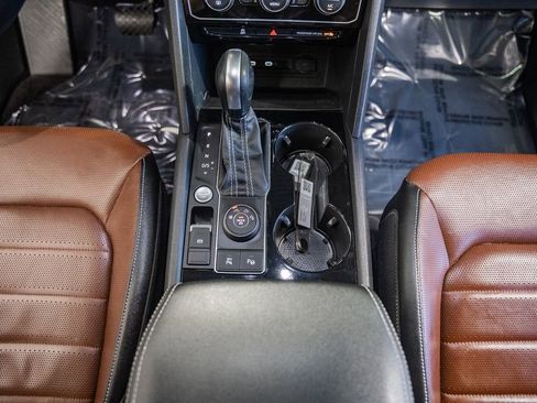 Used 2021 Volkswagen Atlas SEL Premium image 28