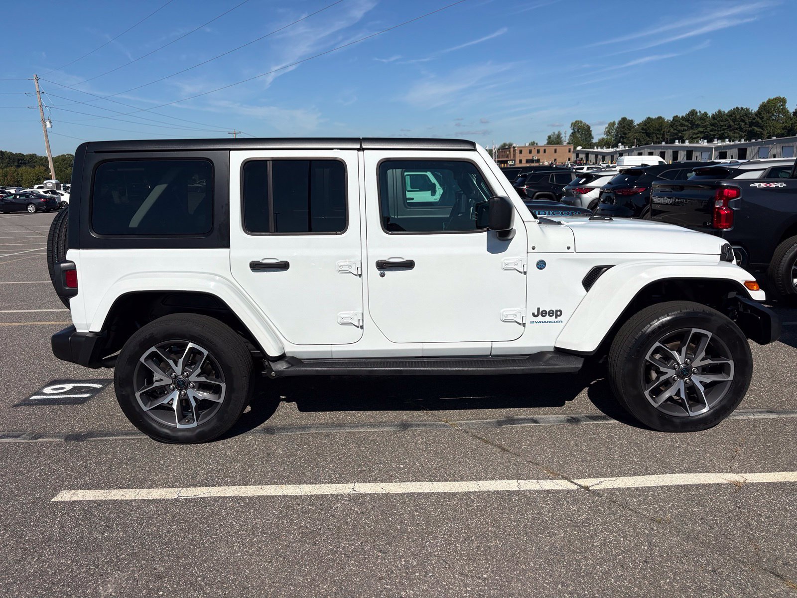 Used 2024 Jeep Wrangler Unlimited w/ Dual Top Group AWD/4WD image 2