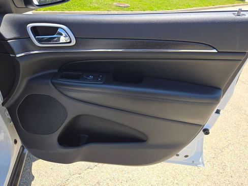 Used 2018 Jeep Grand Cherokee Limited AWD/4WD image 5