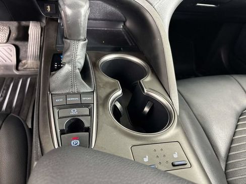 Used 2023 Toyota Camry SE w/ Cold Weather Package AWD/4WD image 19