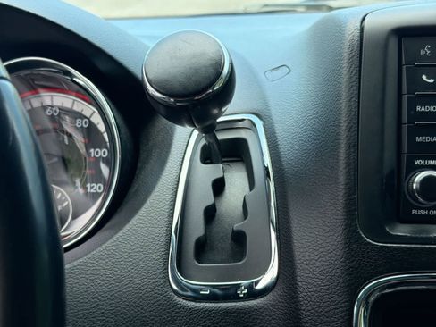 Used 2019 Dodge Grand Caravan SE FWD image 31
