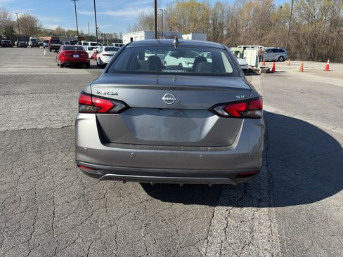 Used 2024 Nissan Versa SV image 5