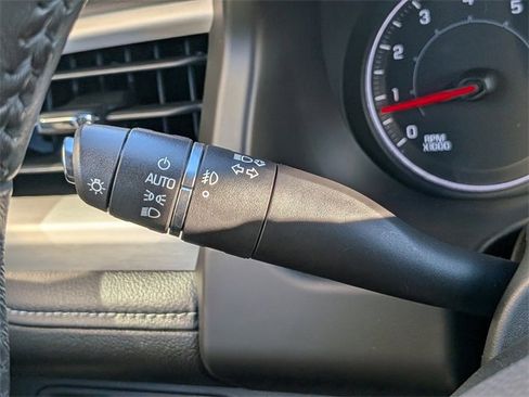 Used 2018 GMC Acadia SLT image 27