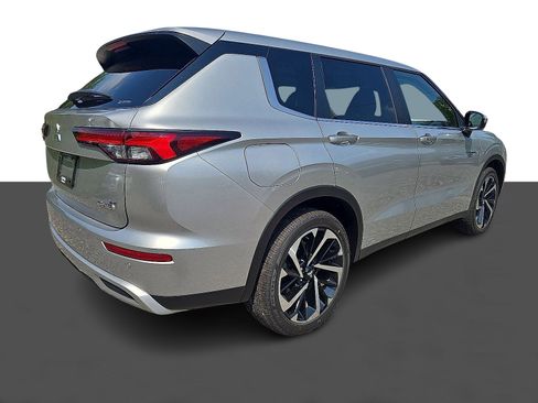 New 2025 Mitsubishi Outlander SE image 4