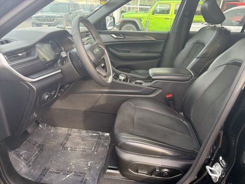 Certified 2025 Jeep Grand Cherokee Altitude image 5