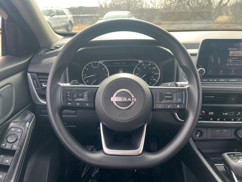 Used 2024 Nissan Rogue SV image 10