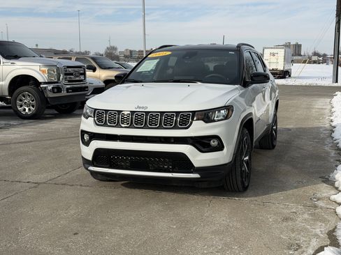 Used 2025 Jeep Compass Limited image 16