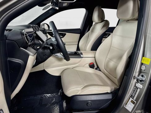 Used 2023 Mercedes-Benz GLC 300 w/ Exclusive Trim Package image 27