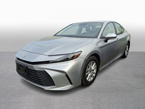 Used 2025 Toyota Camry LE image 1
