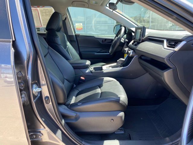 Certified 2021 Toyota RAV4 LE AWD/4WD image 13