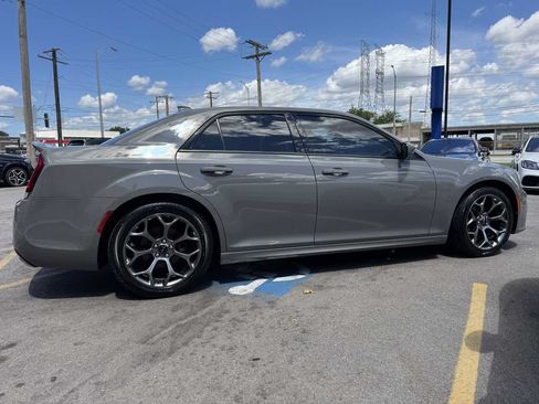 Used 2018 Chrysler 300 S w/ S Model Appearance Package RWD image 4