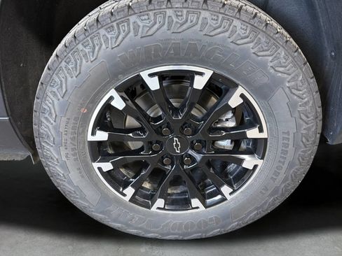 Used 2025 Chevrolet Traverse Z71 AWD/4WD image 41