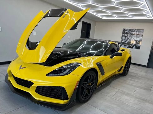 Used 2019 Chevrolet Corvette ZR1 w/ Chrome Badge Package RWD image 2