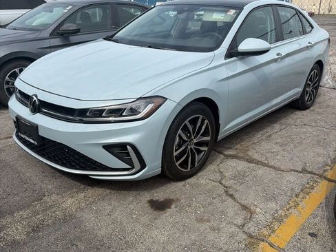 Used 2025 Volkswagen Jetta SE w/ Sunroof Package image 1