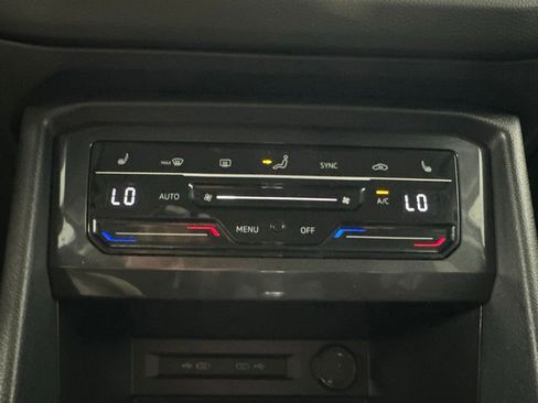 Used 2022 Volkswagen Tiguan SE AWD/4WD image 29