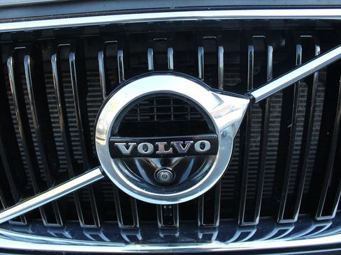 Used 2017 Volvo XC90 T6 Momentum w/ Vision Package image 10