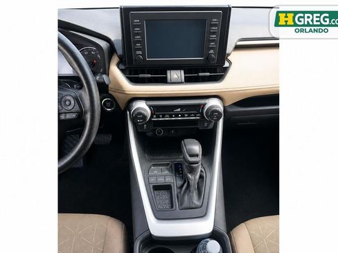 Used 2021 Toyota RAV4 XLE w/ Convenience Package FWD image 13