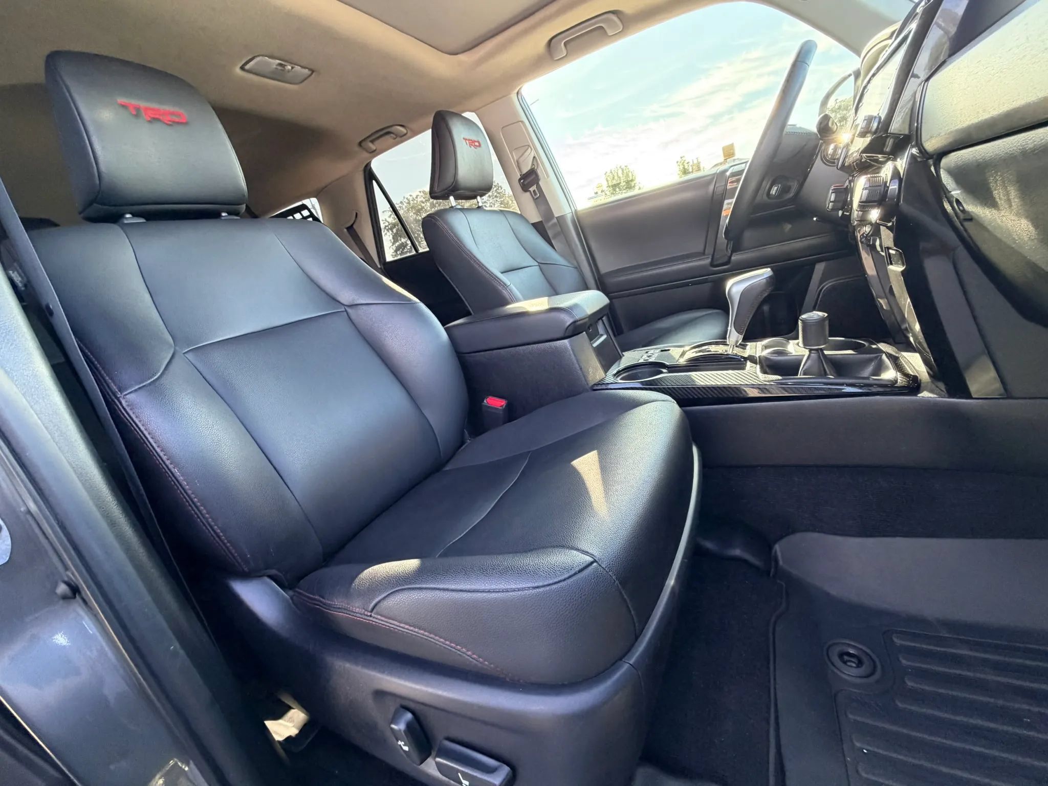 Used 2020 Toyota 4Runner TRD Off-Road Premium w/ Moonroof Package AWD/4WD image 25