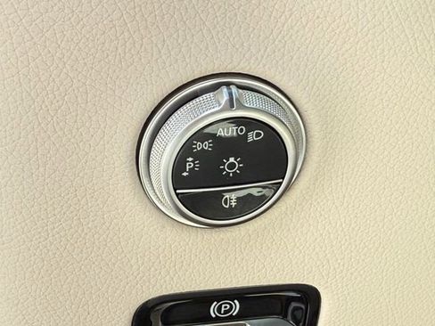 Certified 2025 Mercedes-Benz GLC 300 4MATIC image 17