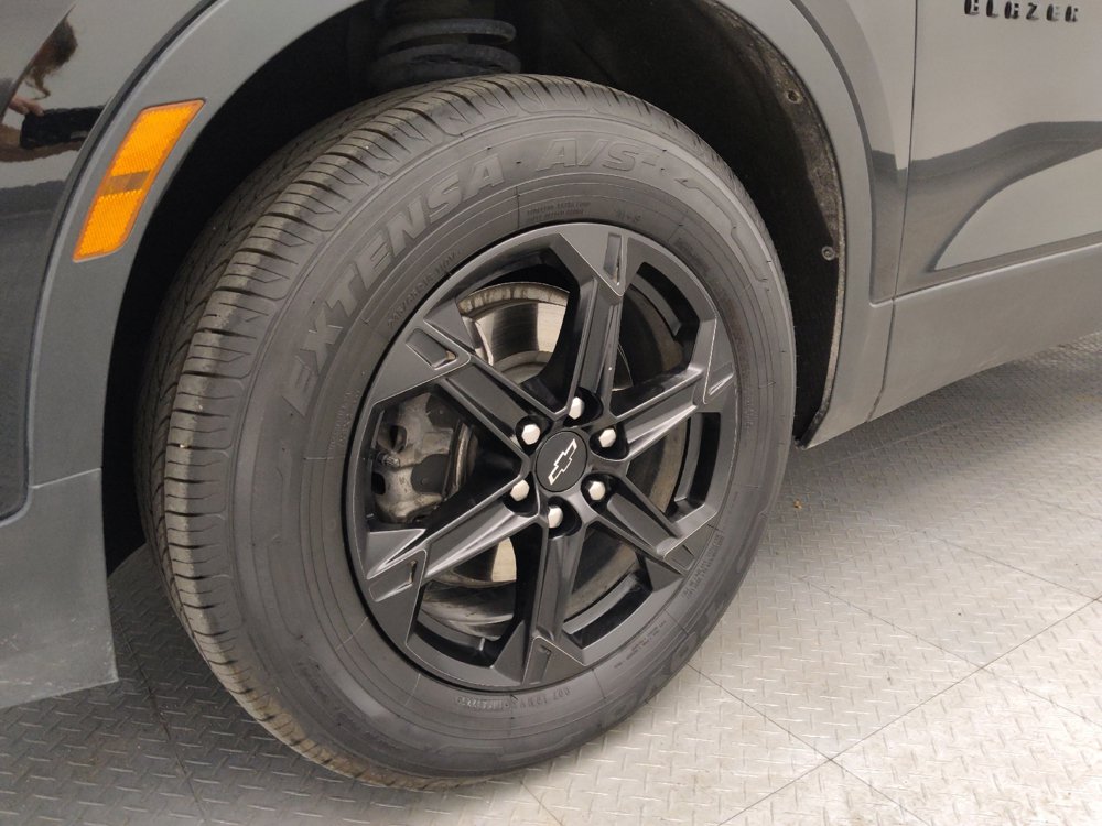 Used 2025 Chevrolet Blazer LT w/ Convenience Package FWD image 31
