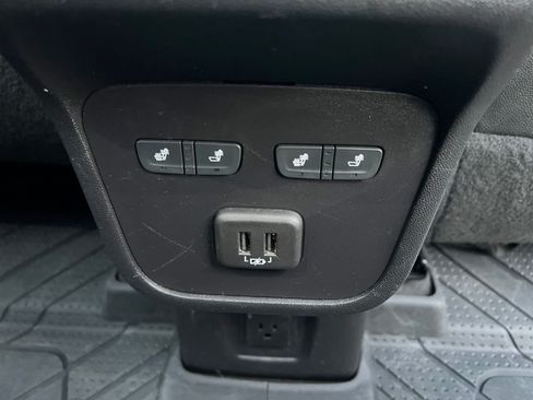 Used 2023 Chevrolet Equinox Premier AWD/4WD image 13
