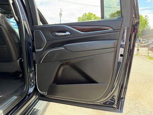Used 2022 Cadillac Escalade ESV Premium Luxury AWD/4WD image 15