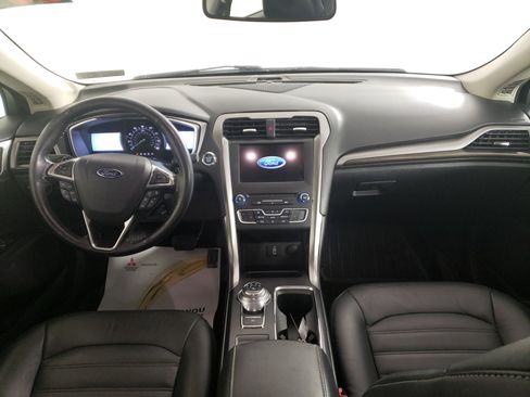 Used 2017 Ford Fusion SE w/ Fusion SE Technology Package image 15