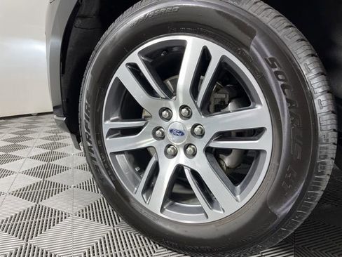 Used 2023 Ford Expedition Limited image 12