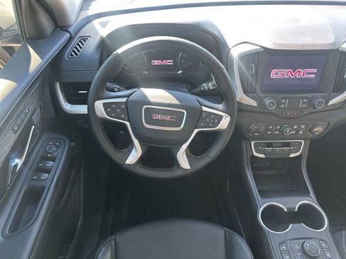 Used 2024 GMC Terrain SLT image 11