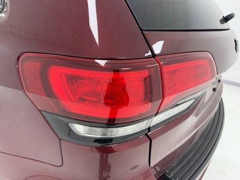 Used 2017 Jeep Grand Cherokee Altitude image 8