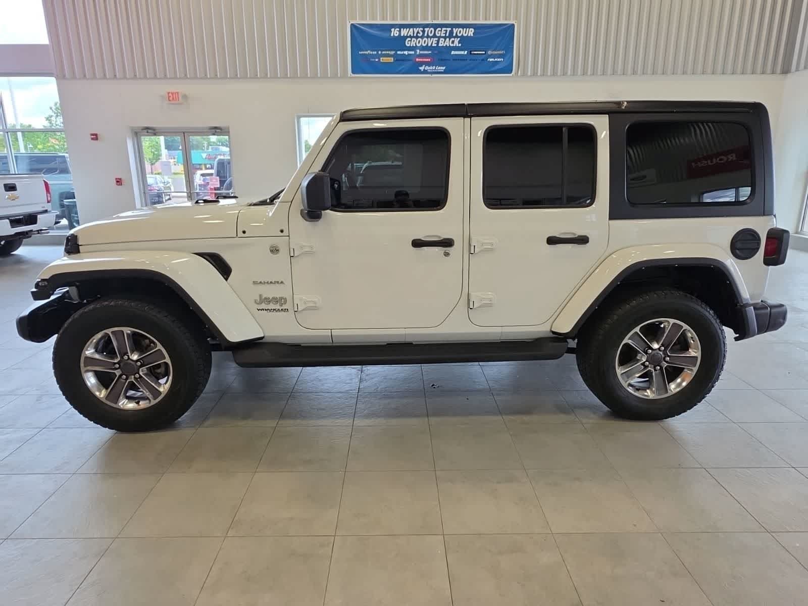 Used 2022 Jeep Wrangler Unlimited Sahara w/ Cold Weather Group AWD/4WD image 12
