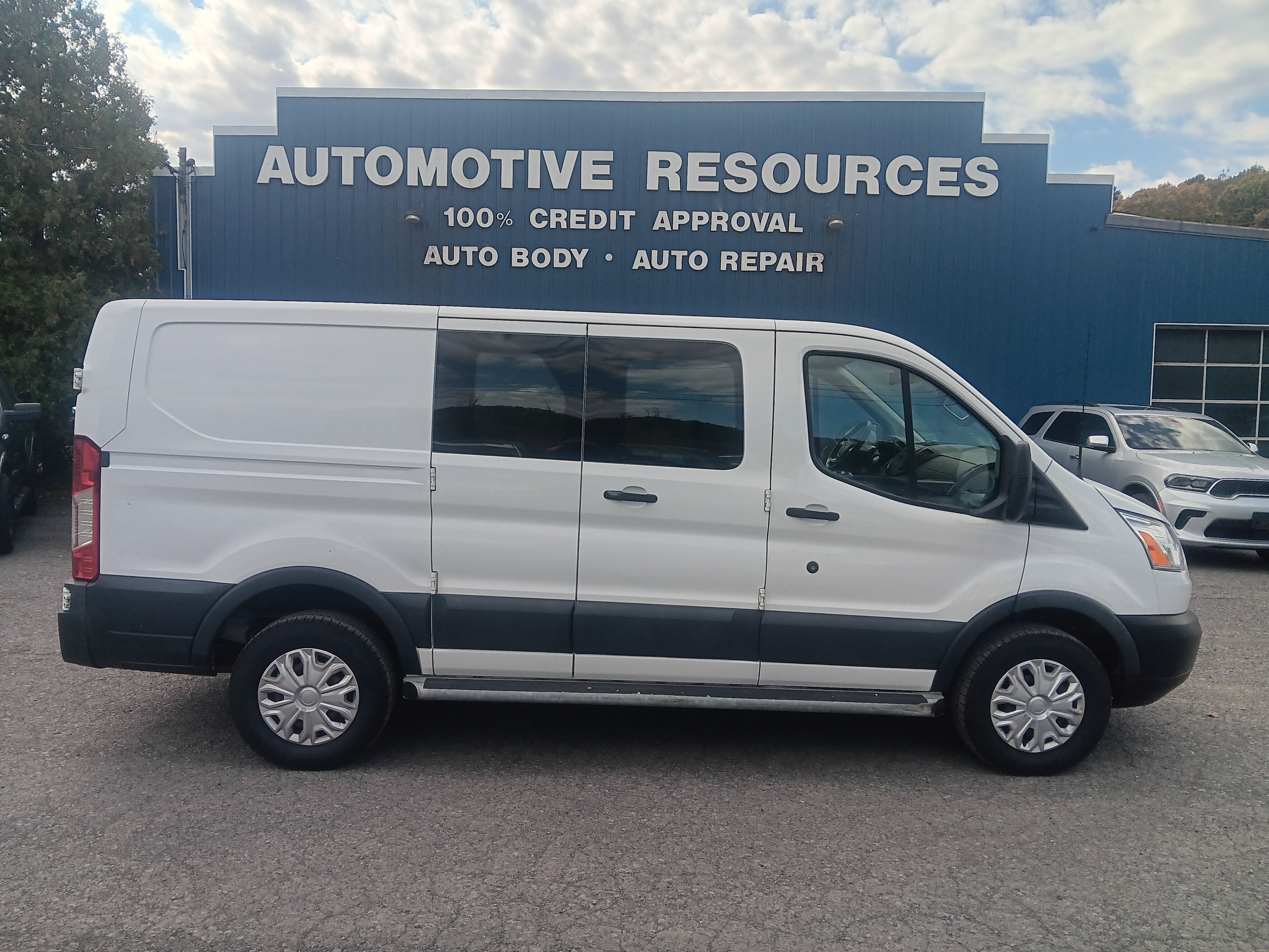 Used 2017 Ford Transit 250 130 Low Roof w/ Exterior Upgrade Package RWD image 6