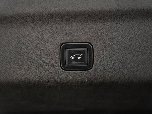 Used 2023 GMC Yukon SLT image 11