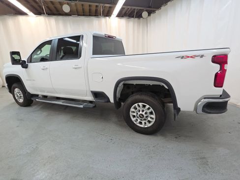 Used 2025 Chevrolet Silverado 2500 LT w/ Convenience Package image 3