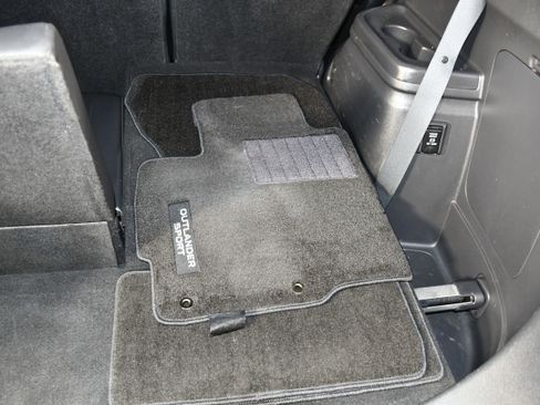 Used 2020 Mitsubishi Outlander SEL AWD/4WD image 50