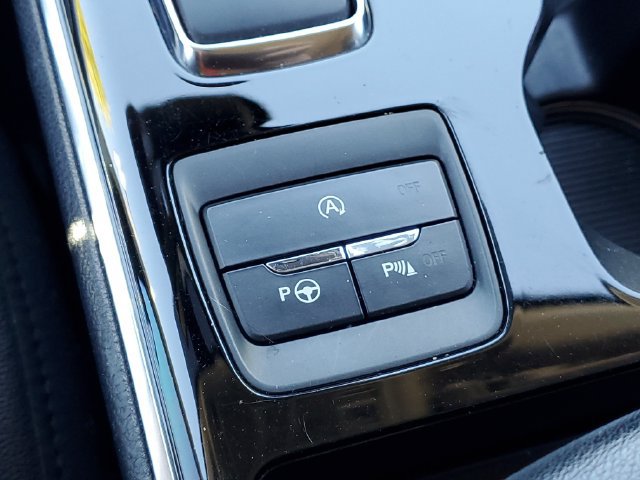 Used 2020 Ford Edge Titanium w/ Equipment Group 301A FWD image 27