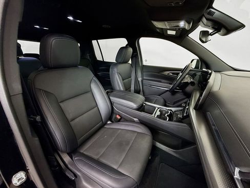 Used 2025 Chevrolet Traverse LT image 29