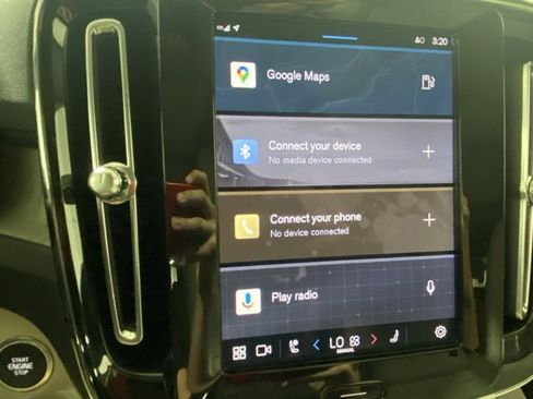 Certified 2024 Volvo XC40 B5 Ultimate w/ Protection Package Premier image 18